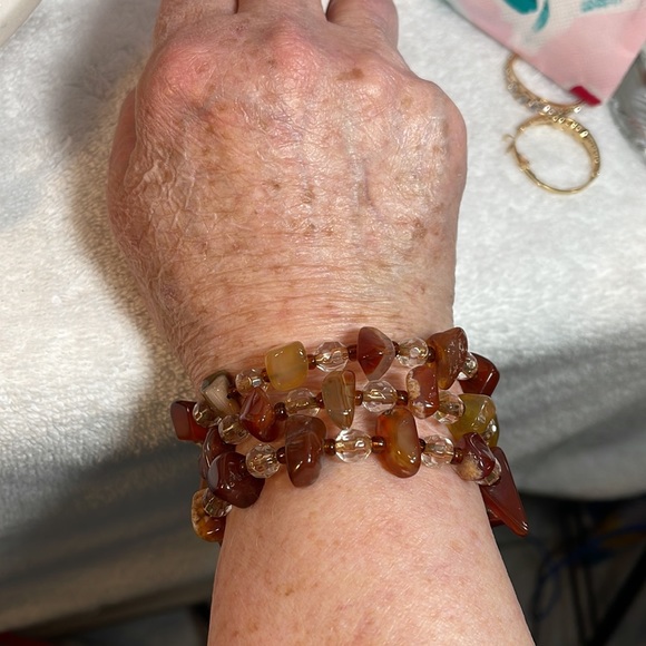 LARGE BUNDLE OF BEAUTY PRODUCTS & JEWELRY W/Lg. Cosmetic Bag - Picture 14 of 17